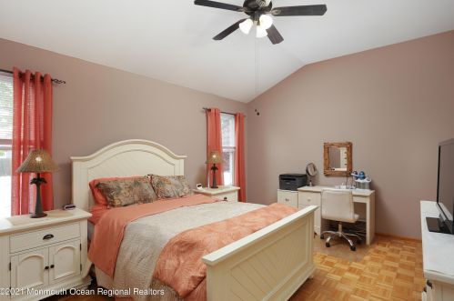 37 Baytree Cir, Middletown NJ 07748-5105 exterior