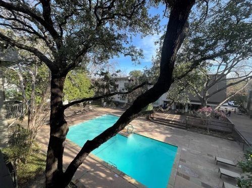 4859 Cedar Springs Rd, Dallas TX  75219-1202 exterior