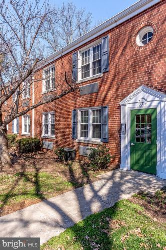 3313 Commonwealth Ave, Alexandria VA 22305-2834 exterior