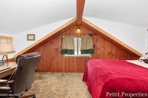 10049 Cressey Rd, Plainwell MI 49080-9044 exterior