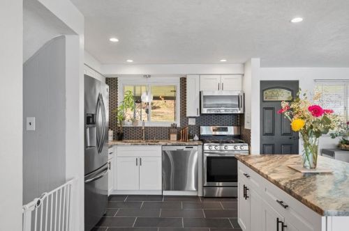 1300 Blue Jay Dr, Pittsburgh PA  15243-1206 exterior