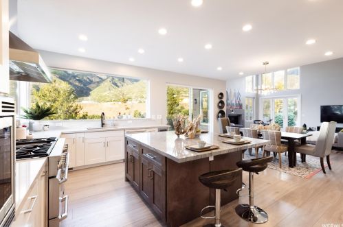 9093 Cyn Gate Cir, Sandy UT 84093-3807 exterior