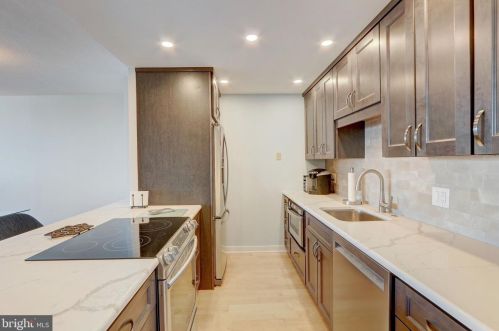 1420 Locust St, Philadelphia PA 19102-4201 exterior