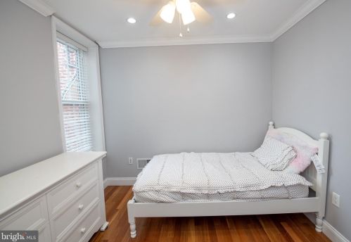 2932 Juniper St, Philadelphia PA 19148-4951 exterior