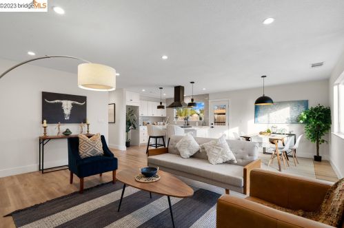 2796 Courtland Dr, Concord CA  94520-4720 exterior