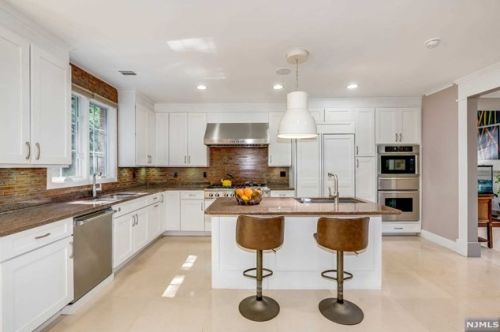 3 Pne Ter, Demarest NJ 07627-1214 exterior