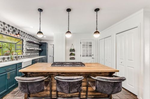 7105 Brandon Mill Rd, Atlanta GA  30328-1922 exterior