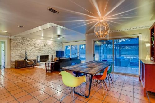 8702 Crst Rdg Cir, Austin TX 78750-3018 exterior