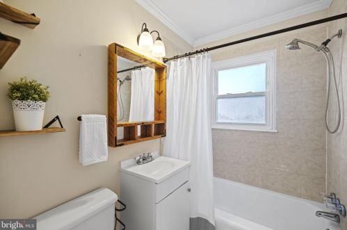 6811 Radcliffe Dr, Alexandria VA 22307-1541 exterior