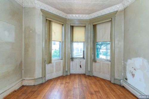 71 St, Union City NJ 07086-7101 exterior