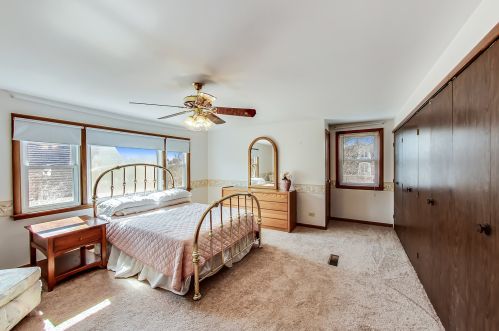 6147 Melvina Ave, Chicago IL 60638-4305 exterior