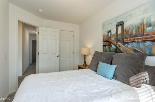 836 Sigsbee St, Grand Rapids MI 49506-2539 exterior