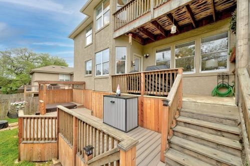 11608 Emerald Fls Dr, Austin TX 78738-5327 exterior