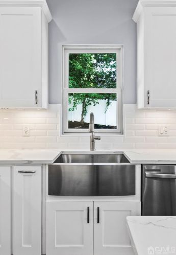 28 Twain Ave, Old Bridge NJ  08857-2110 exterior