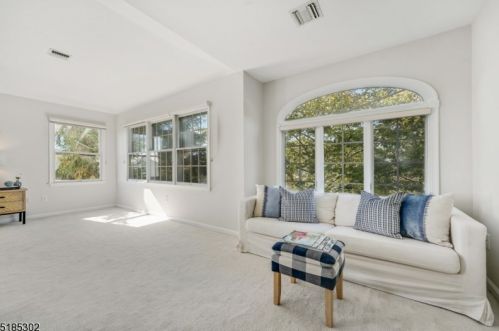 11 Bakley Ter, Town Center NJ  07052-2169 exterior