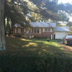 53 Howell Dr, Atlanta, GA 30331-4020