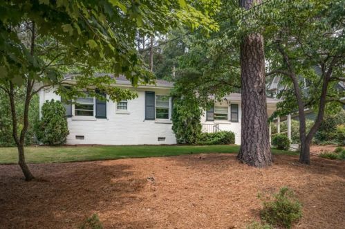 716 Darlington Cir, Atlanta, GA 30305-2707