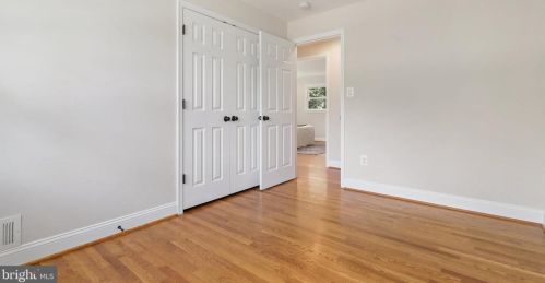 6527 Divine St, Mc Lean VA 22101-4623 exterior