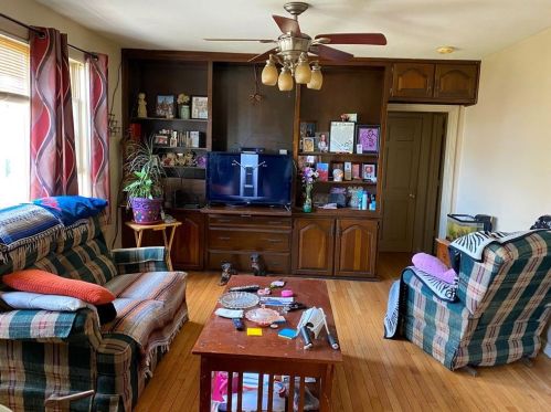 33 Scotia St, Woonsocket, RI 02895-1712