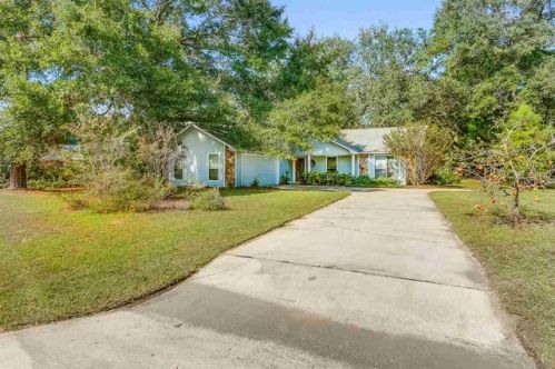5852 Hermitage Cir, Milton, FL 32570-8748