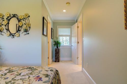 414 Corey Ln, Middletown RI 02842-5659 exterior