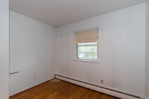 10 Glendale Dr, Huntington Station NY 11747-1237 exterior