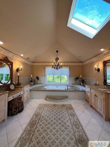 21 Southfield Rd, Edison NJ 08820-3141 exterior