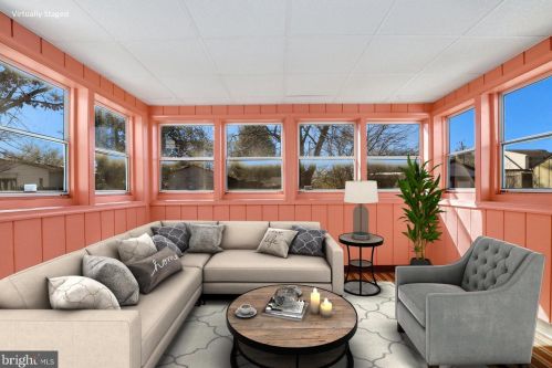 1323 Grandin Ave, Rockville MD 20851-1155 exterior