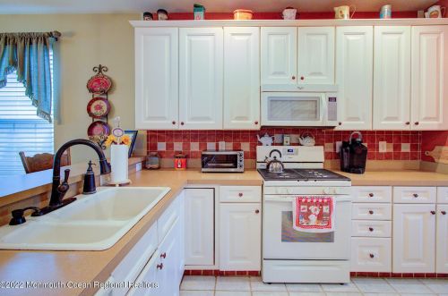 7 Cromwell Ln, Jackson Twp NJ 08527-4687 exterior