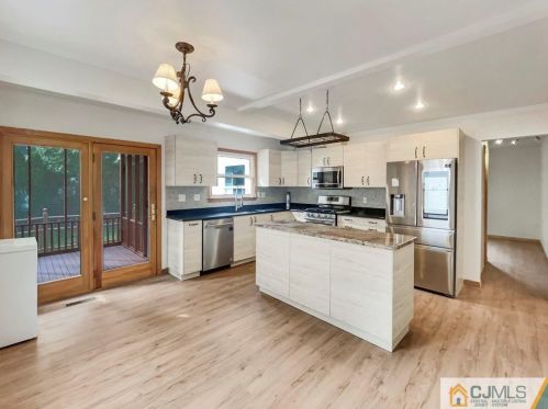 37 Carpenter Pl, Metuchen NJ 08840-2521 exterior