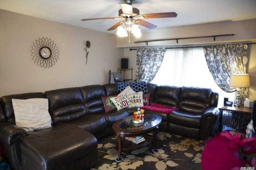 446 18th St, Babylon, NY 11704-2203