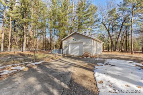 2461 Orchard Valley Dr, Fennville MI  49408-8461 exterior