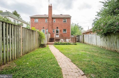 16 Monroe Ave, Alexandria VA 22301-1923 exterior