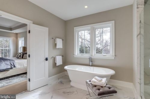 2733 1 St, Arlington VA 22203-2639 exterior