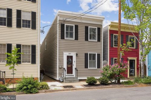 207 Commerce St, Alexandria, VA 22314-2909