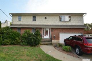 20 1st Ave, North Merrick, NY 11566-2425