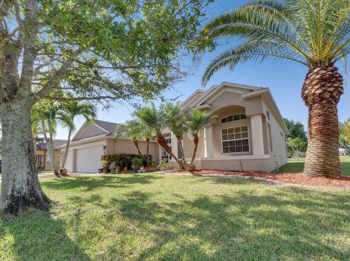 2811 Serenity Cir, Fort Pierce FL 34981-5054 exterior