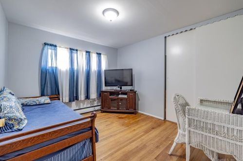 104 Brewster Rd, Enfield CT 06082-4104 exterior