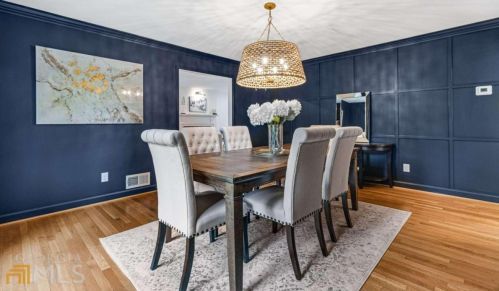 6160 Heards Creek Dr, Atlanta GA  30328-3635 exterior