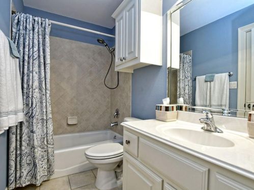 11512 Eagles Gln Dr, Austin TX 78732-2089 exterior