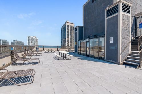 2700 Hampden Ct, Chicago IL  60614-1869 exterior