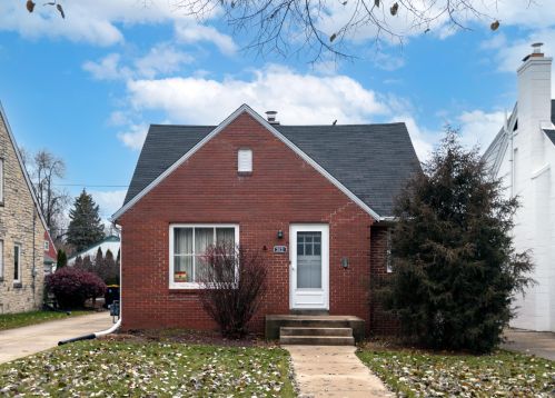 2621 73rd St, Milwaukee, WI 53213-1233