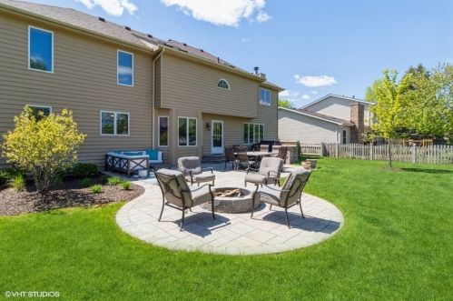 1113 Rosewood St, Joliet IL 60404-9414 exterior