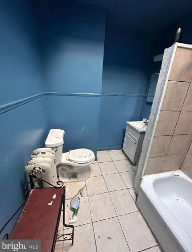 328 Darby Ter, Darby PA 19023-2207 exterior