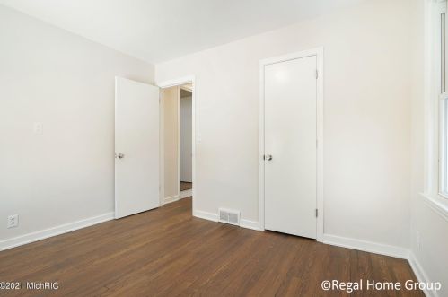 1533 Tamarack Ave, Grand Rapids MI 49504-3040 exterior