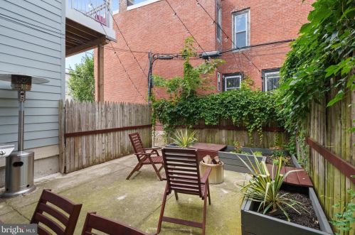 2455 Carpenter St, Philadelphia PA 19146-3907 exterior