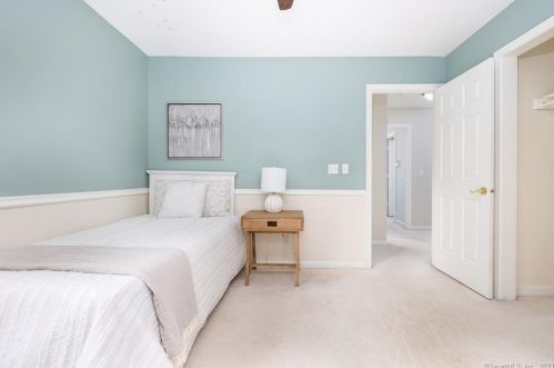 15 Indian Hl Rd, Farmington CT 06032-2816 exterior