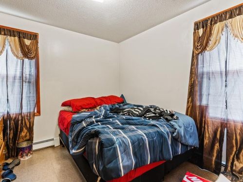 20 Jeffers St, Woonsocket RI 02895-4217 exterior