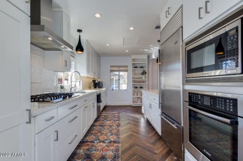 2608 10 St, Phoenix AZ 85085-7781 exterior