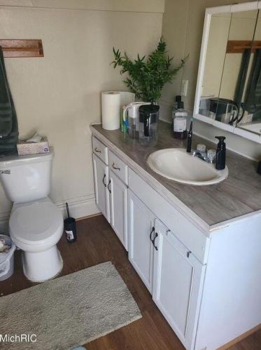 935 Lovell St, Kalamazoo MI  49007-4562 exterior